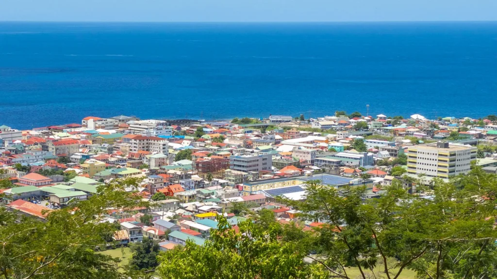 Dominica đề xuất bỏ thuế thu nhập từ nước ngoài của người cư trú