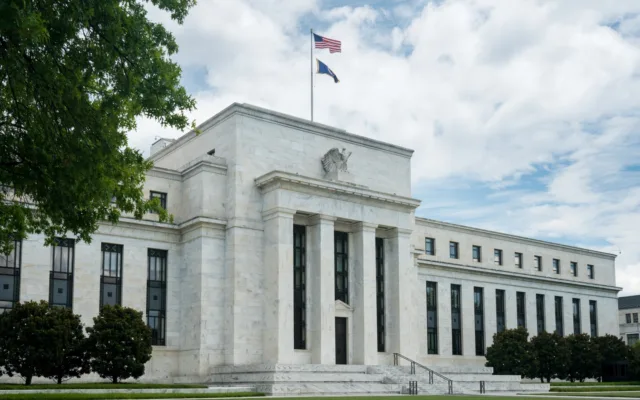 The Fed raises its target range after six consecutive cuts