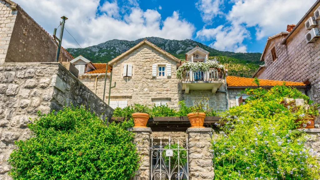 Montenegro adds a 150,000 euro test to its property residence route