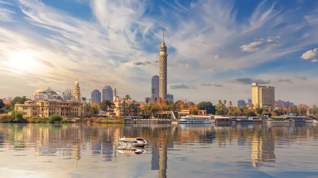 Tháp truyền hình và khu trung tâm Cairo bên sông Nile, Ai Cập