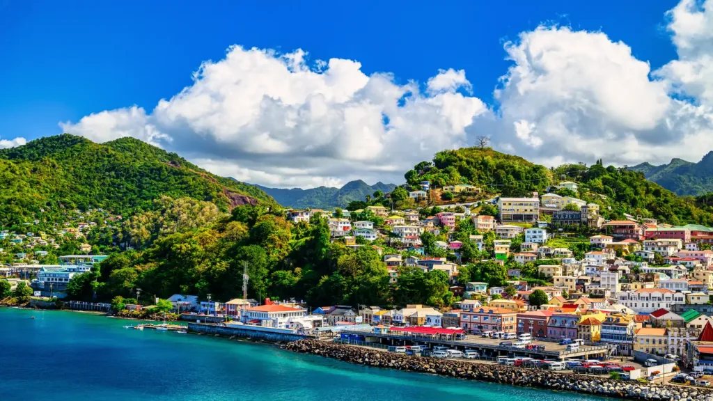 Thành phố St George, thủ đô Grenada, nhìn từ mặt biển